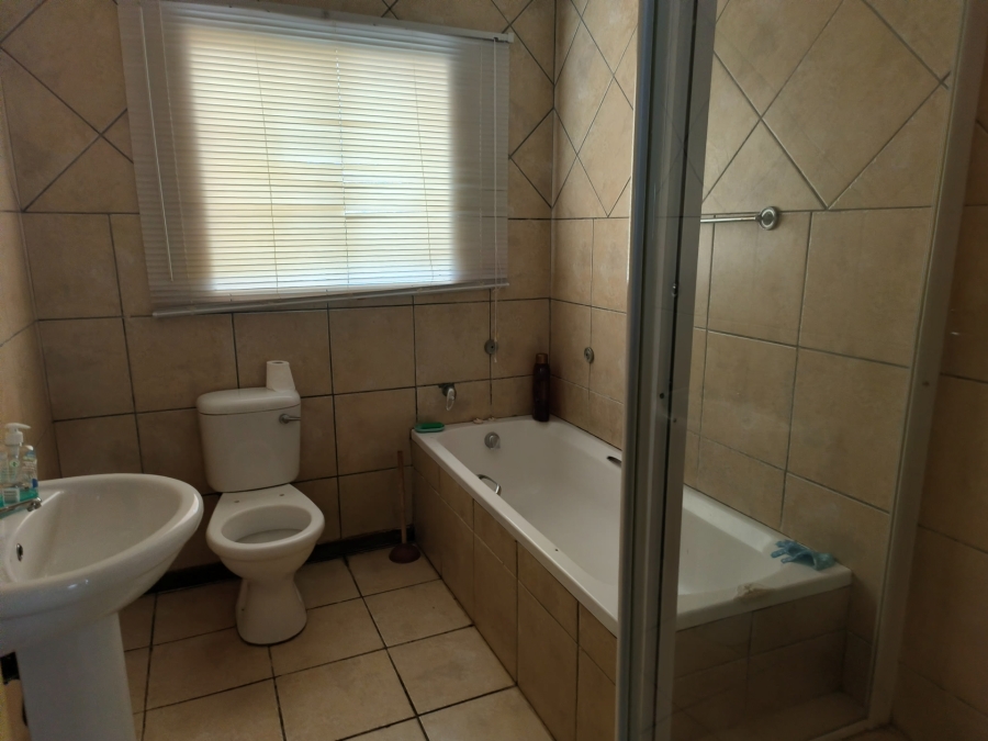 2 Bedroom Property for Sale in Flamwood North West